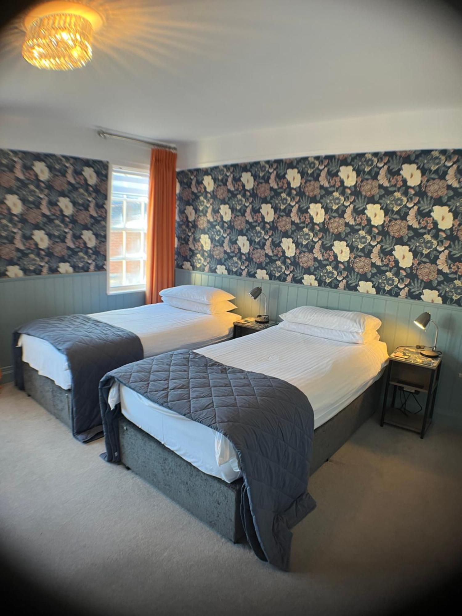 The Palmerston Rooms รอมซีย์ ภายนอก รูปภาพ